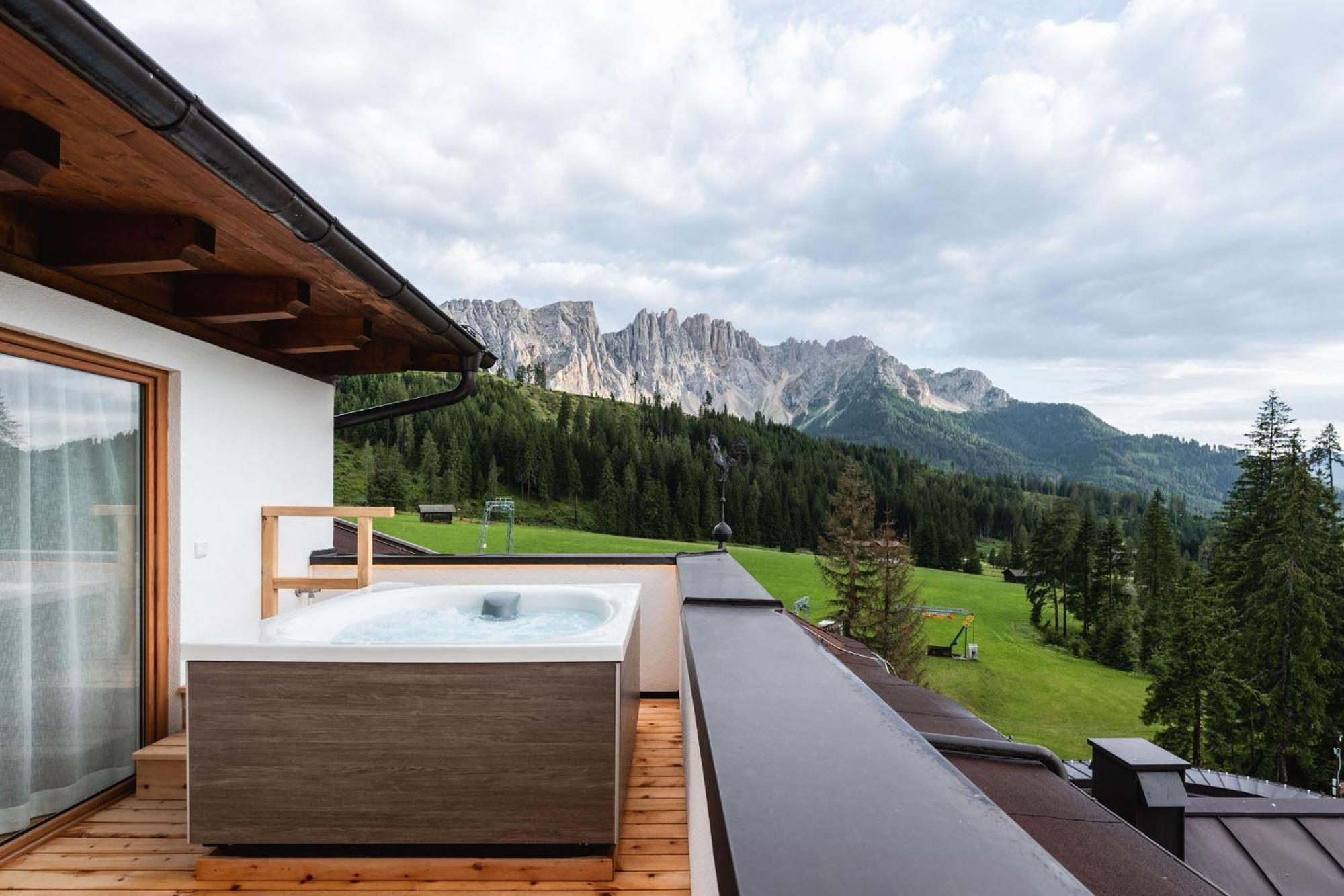 Moseralm Dolomiti Spa Resort Nova Levante Exteriör bild